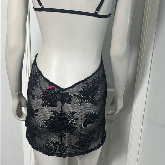 La SENZA Black Floral Lace Chemise - Picture 5 of 11